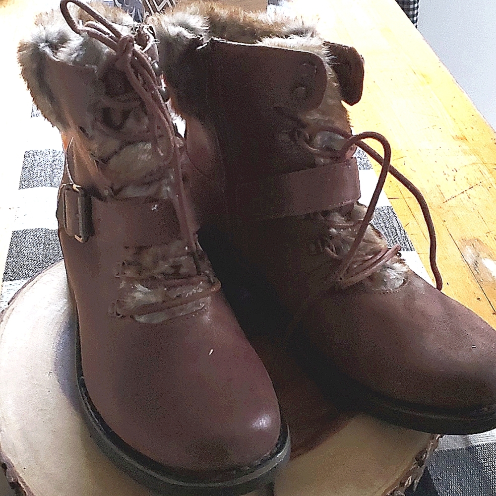 Faux fur brown boots